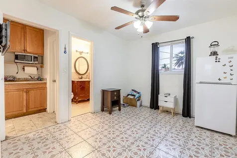 1243 W 78th Street Hialeah FL 33014