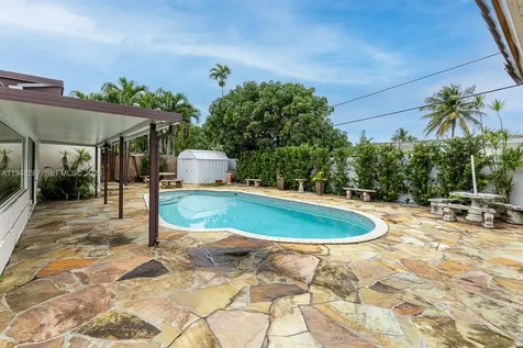 1243 W 78th Street Hialeah FL 33014