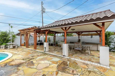 1243 W 78th Street Hialeah FL 33014