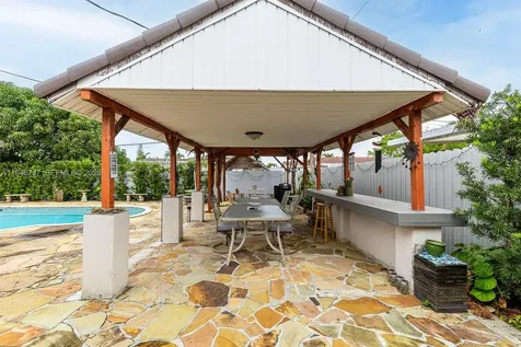 1243 W 78th Street Hialeah FL 33014
