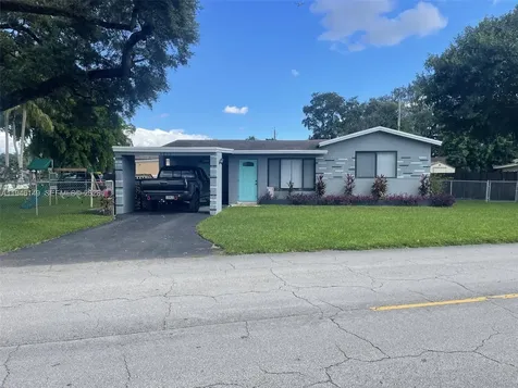 6852 SW 11th Street Pembroke Pines FL 33023