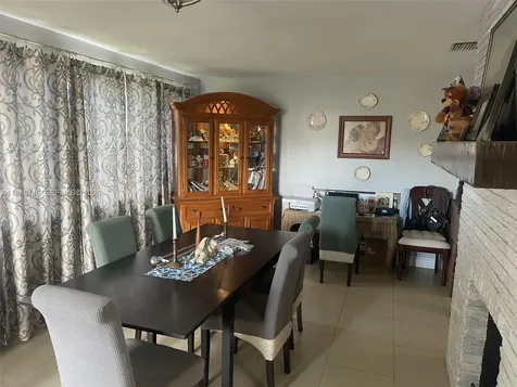 6852 SW 11th Street Pembroke Pines FL 33023