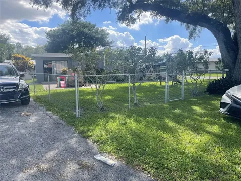 6852 SW 11th Street Pembroke Pines FL 33023