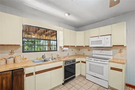 9730 SW 44th Street Miami FL 33165