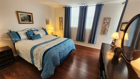 2821 Somerset Drive Lauderdale Lakes FL 33311
