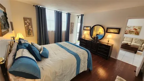 2821 Somerset Drive Lauderdale Lakes FL 33311