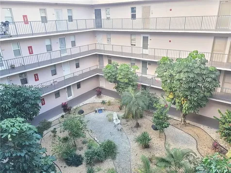 2821 Somerset Drive Lauderdale Lakes FL 33311