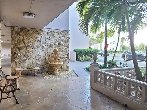 2821 Somerset Drive Lauderdale Lakes FL 33311