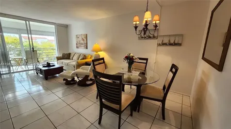 2821 Somerset Drive Lauderdale Lakes FL 33311