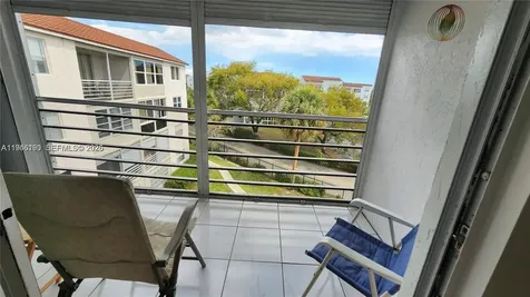 2821 Somerset Drive Lauderdale Lakes FL 33311