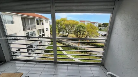 2821 Somerset Drive Lauderdale Lakes FL 33311