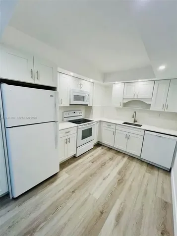 2655 Collins Avenue Miami Beach FL 33140