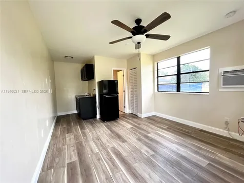 645 NW 1st Street Florida City FL 33034
