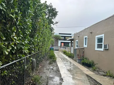 261 NW 49th Street Miami FL 33127