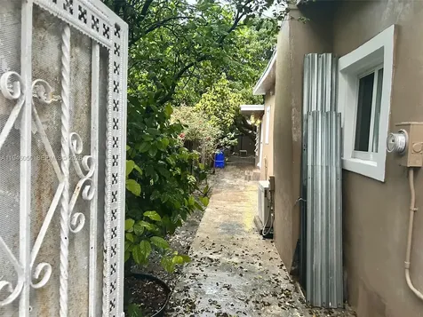 261 NW 49th Street Miami FL 33127