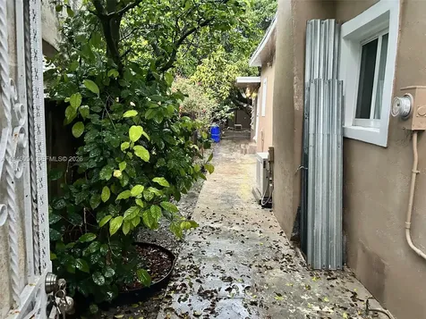 261 NW 49th Street Miami FL 33127