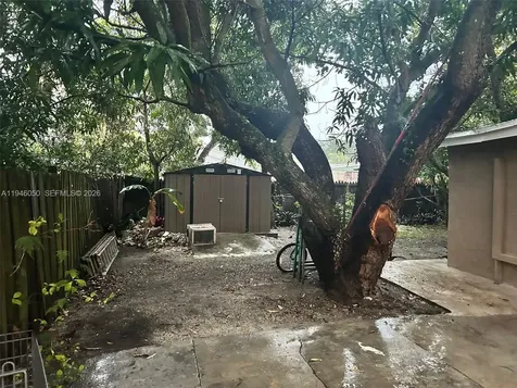 261 NW 49th Street Miami FL 33127