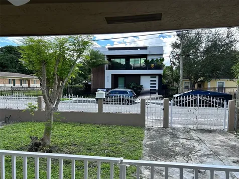 261 NW 49th Street Miami FL 33127