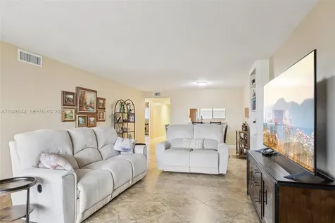 4725 E Lucerne Lakes Boulevard E Lake Worth FL 33467