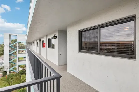 4725 E Lucerne Lakes Boulevard E Lake Worth FL 33467