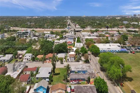 213 NW 34th Terrace Miami FL 33127