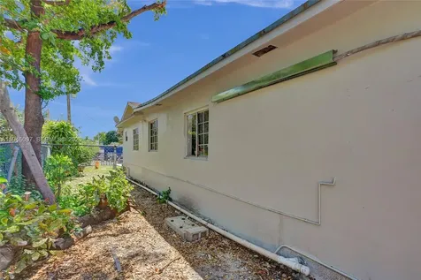 213 NW 34th Terrace Miami FL 33127