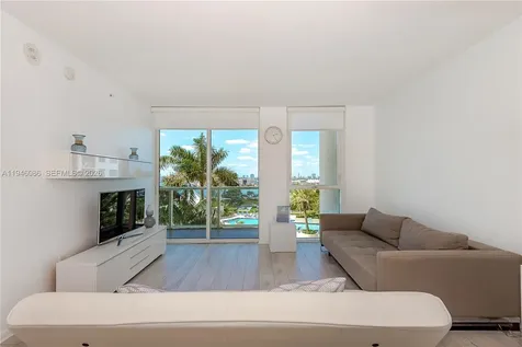 253 NE 2nd Street Miami FL 33132