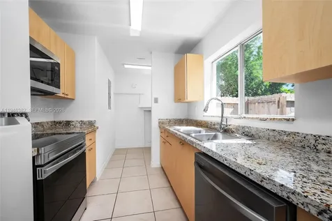 2275 SW 61st Avenue Miami FL 33155