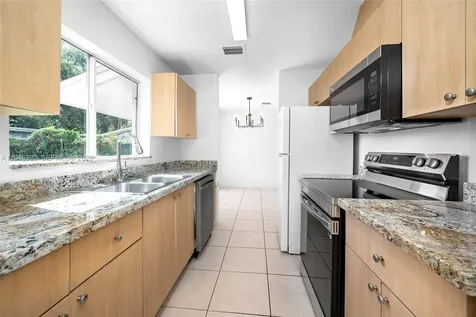 2275 SW 61st Avenue Miami FL 33155