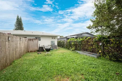 2275 SW 61st Avenue Miami FL 33155