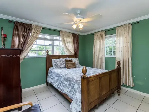 5524 Garfield Street Hollywood FL 33021