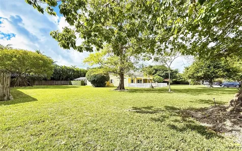19280 SW 304th Street Homestead FL 33030