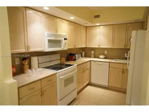 5600 Collins Avenue Miami Beach FL 33140