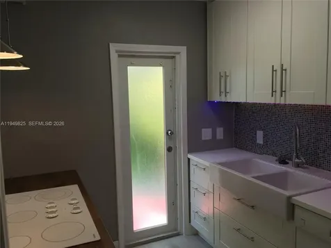 661 SW 11th Street Miami FL 33129