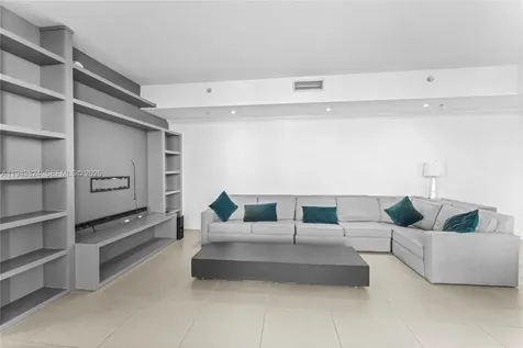 185 SW 7th Street Miami FL 33130