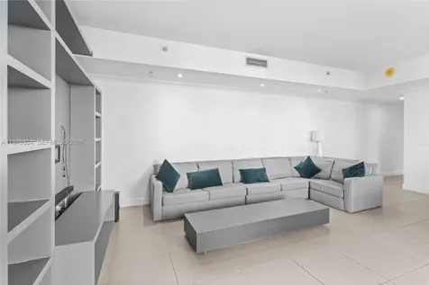 185 SW 7th Street Miami FL 33130