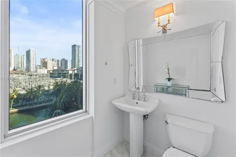 185 SW 7th Street Miami FL 33130