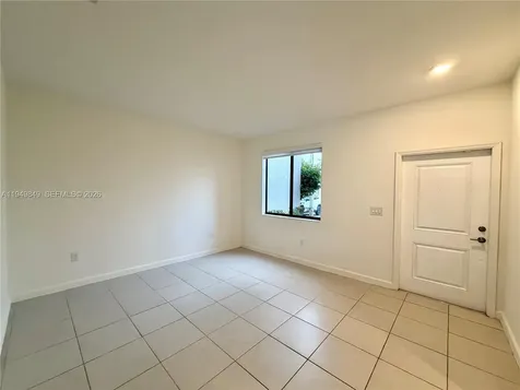 21050 NE 8th Avenue Miami FL 33179