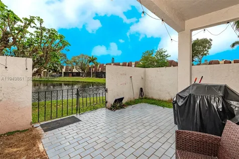 1501 NW 90th Way Pembroke Pines FL 33024