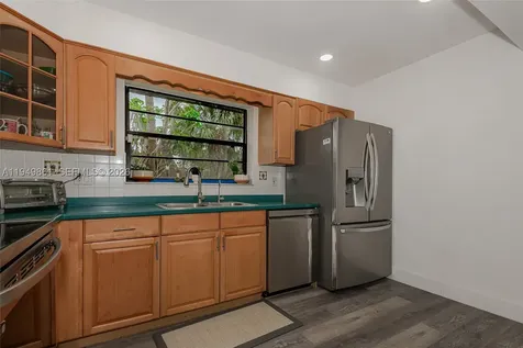 1501 NW 90th Way Pembroke Pines FL 33024