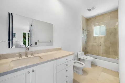 5002 SW 86th Street Miami FL 33143