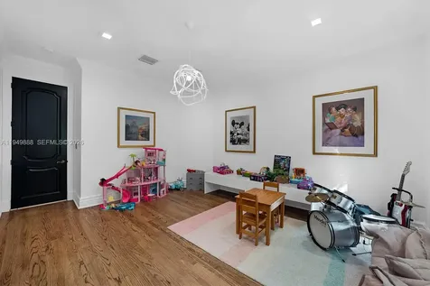 5002 SW 86th Street Miami FL 33143