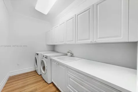 5002 SW 86th Street Miami FL 33143