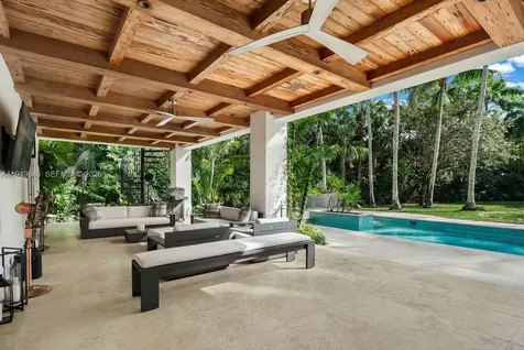 5002 SW 86th Street Miami FL 33143