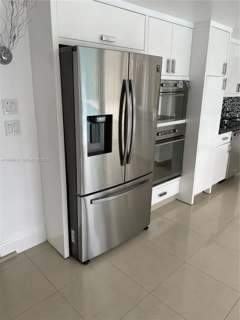 5321 SW 89th Court Miami FL 33165