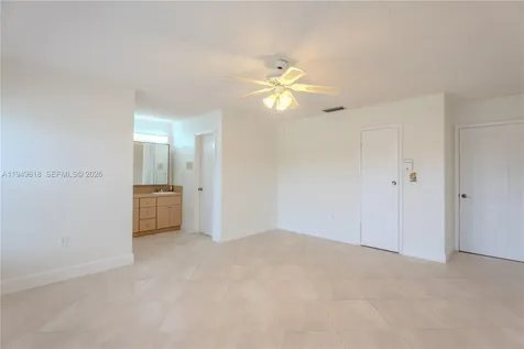 2431 SW 124 Avenue Miami FL 33175