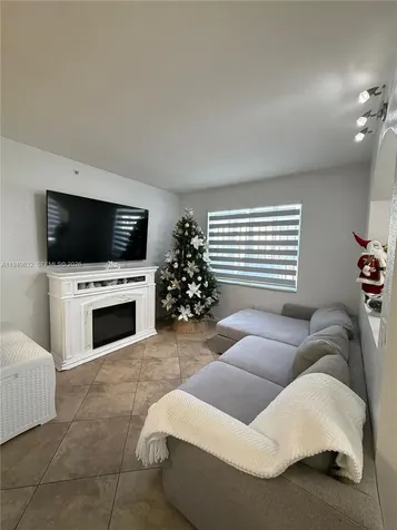 8814 W Flagler Street Miami FL 33174