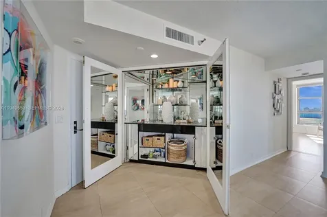 3500 Mystic Pointe Drive Aventura FL 33180