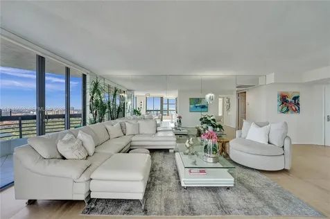 3500 Mystic Pointe Drive Aventura FL 33180