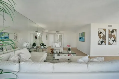 3500 Mystic Pointe Drive Aventura FL 33180